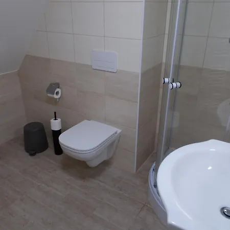 Neklanova 公寓式酒店 3*